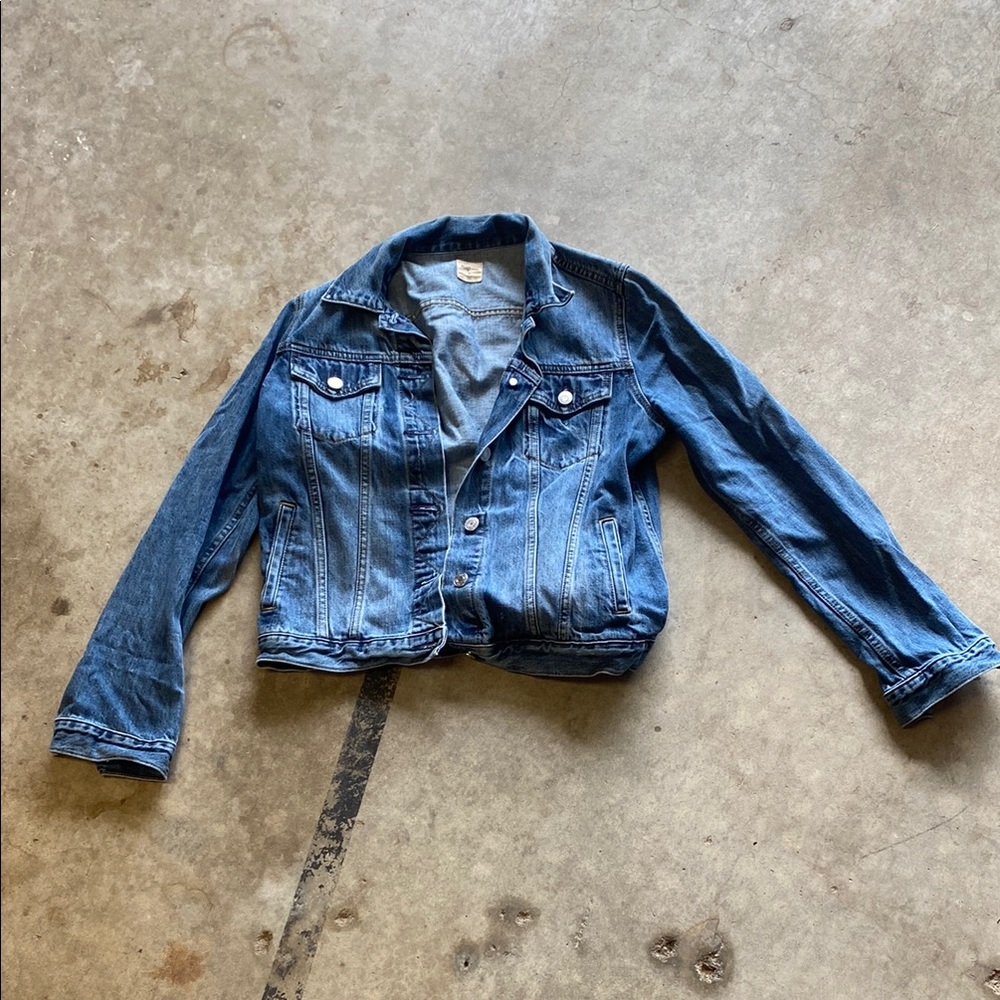 GAP Blue Jean Jacket Timeless Design